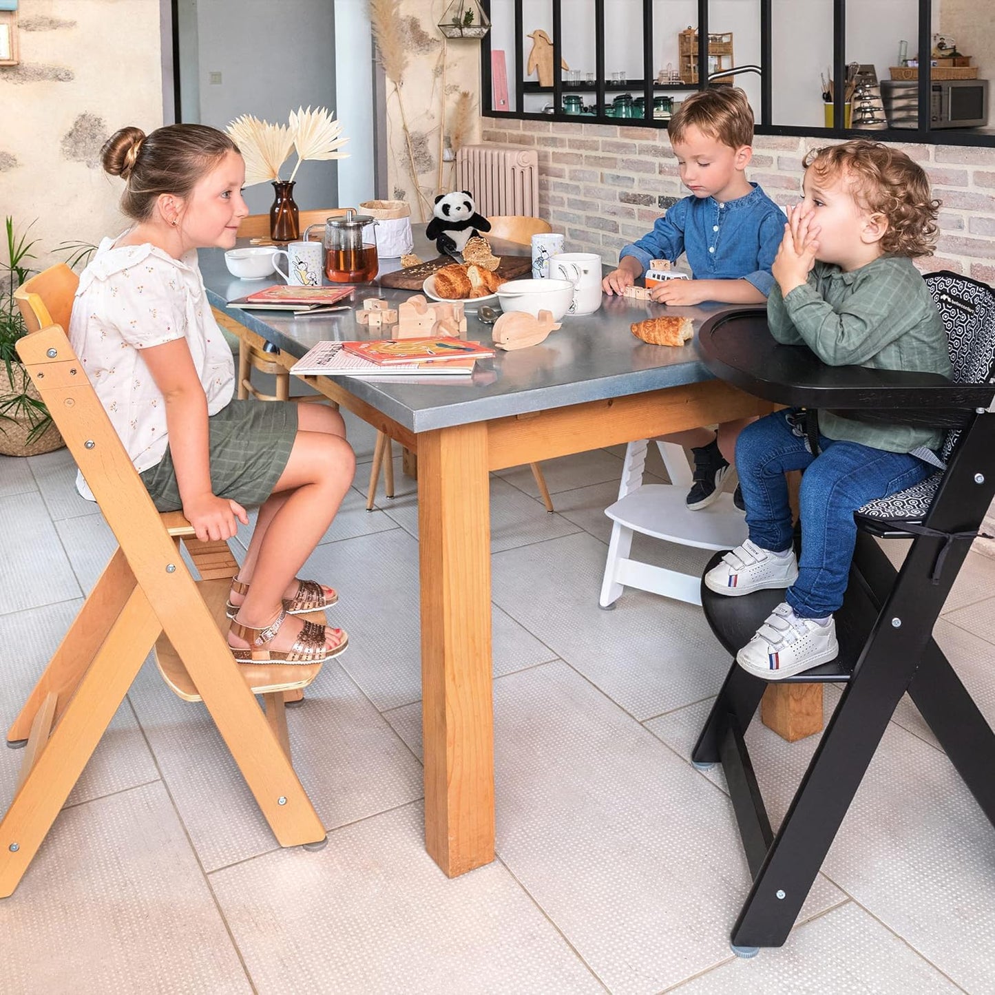 Bebeconfort Timba Trona Evolutiva de Madera, con Cojín y Bandeja Extraíble, con Asiento y Reposapiés Ajustables, Madera Natural y Beige