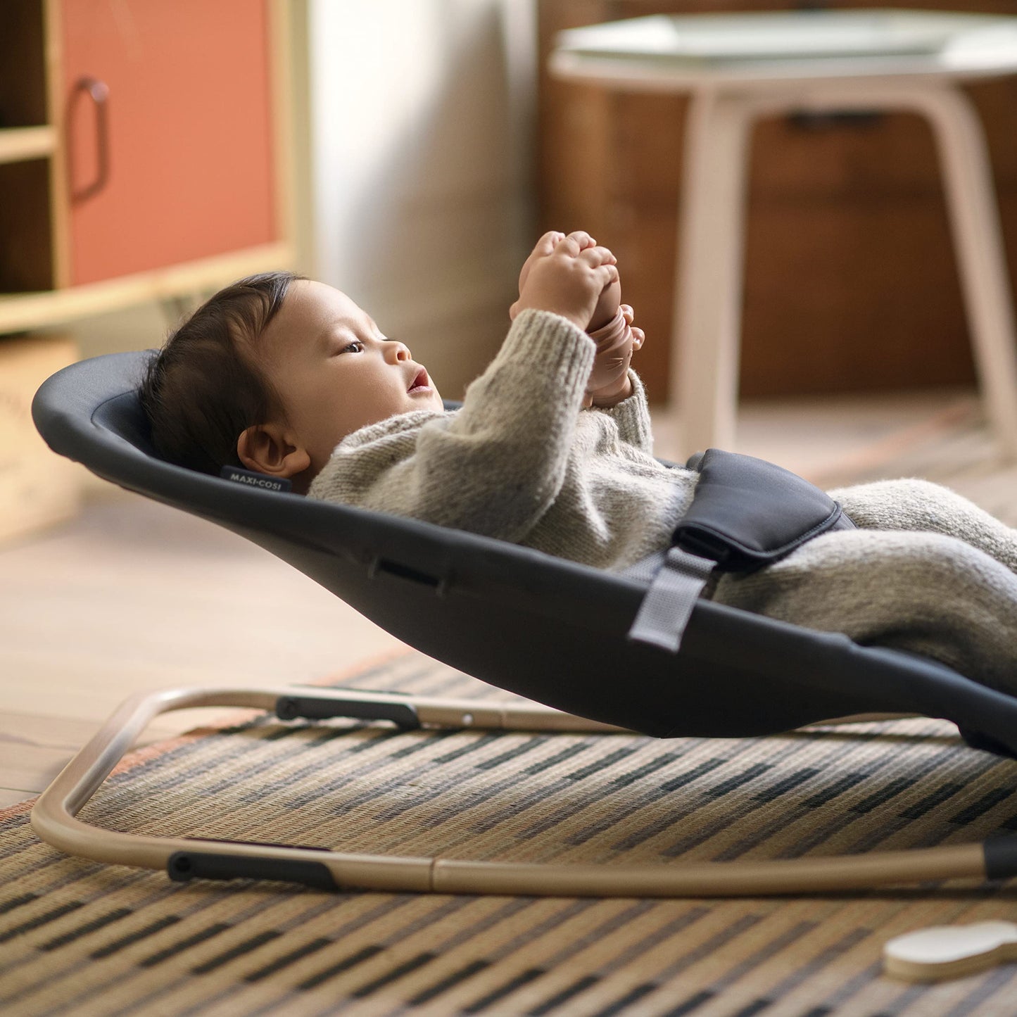 Maxi-Cosi Loa Mecedora Portátil para Bebé, Ligera y con Plegado Ultracompacto, con 2 Reclinaciones, Tejidos 100% Reciclados, Beyond Graphite