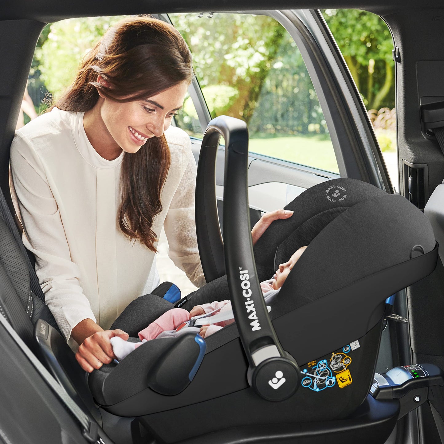 Maxi-Cosi Pebble Pro i-Size Silla de Coche para Bebé Grupo 0+, con Cojín Reductor para Recién Nacidos, de 0-12 Meses (45-75 cm), Essential Black